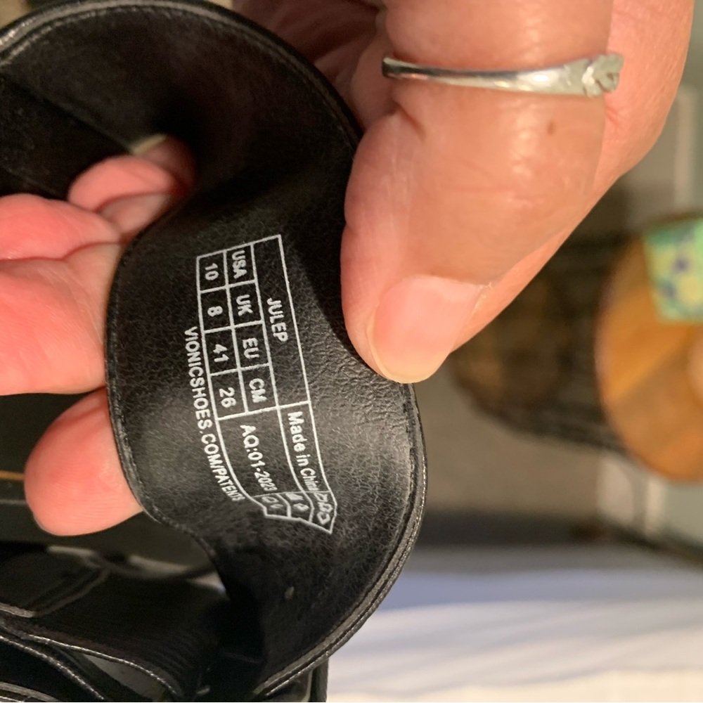 Vionic Women's Black Sandals - Picture 5 of 8